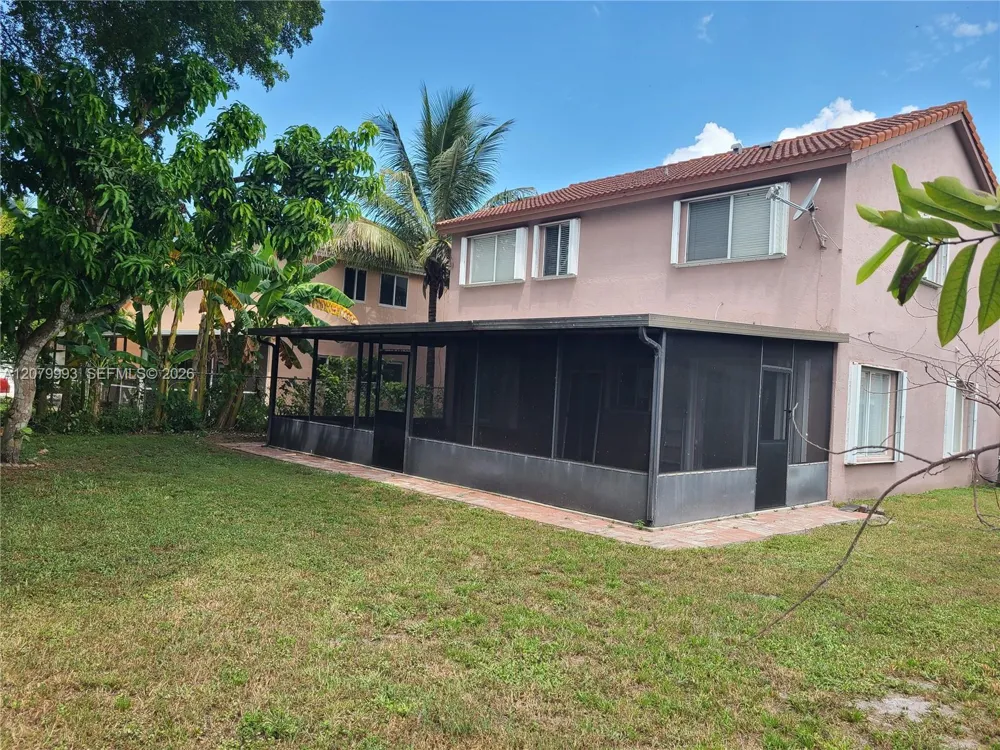 8820 SW 13th St Pembroke Pines, FL 33025
