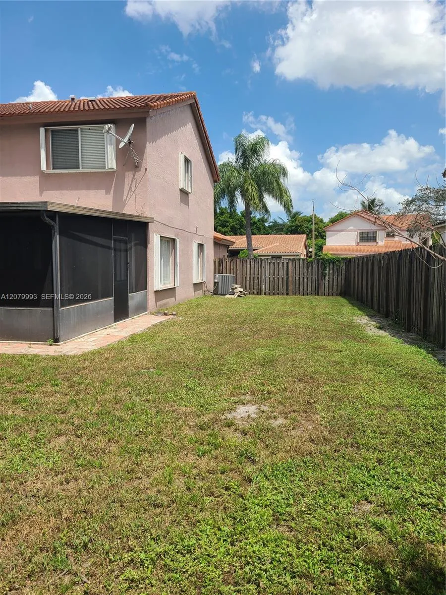 8820 SW 13th St Pembroke Pines, FL 33025