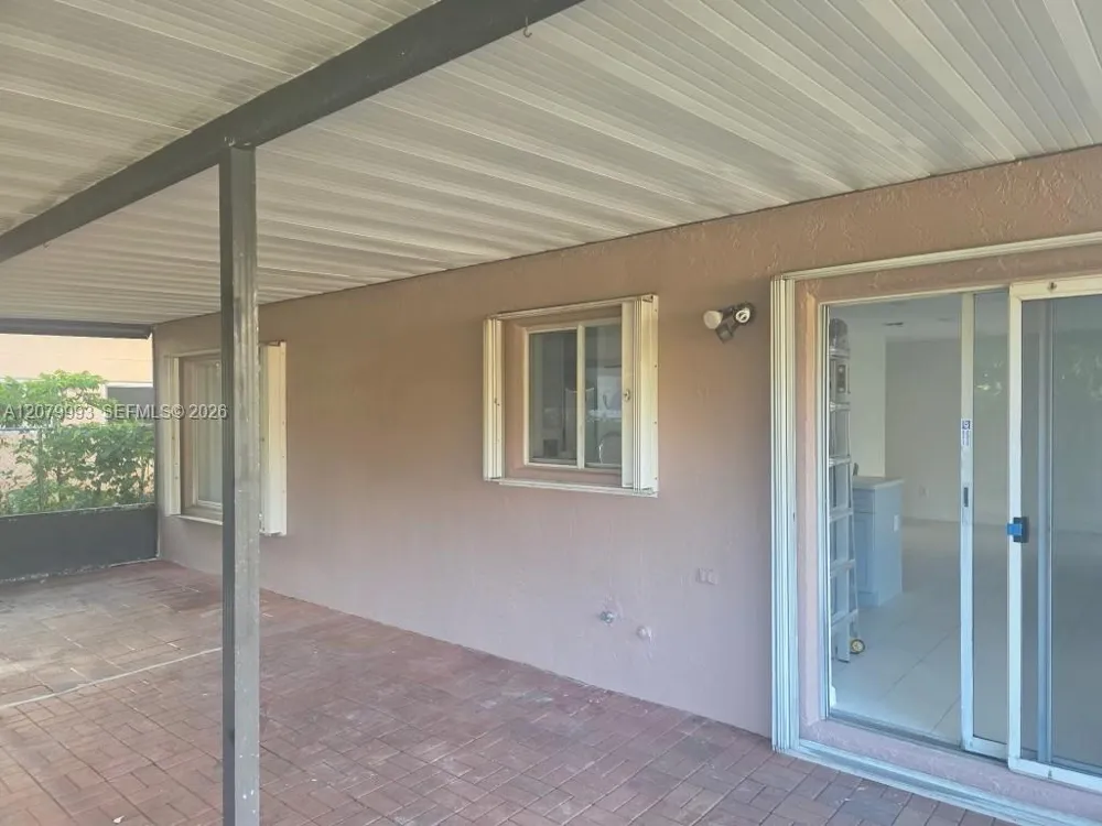 8820 SW 13th St Pembroke Pines, FL 33025