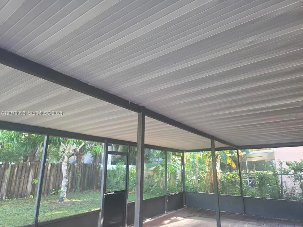 8820 SW 13th St Pembroke Pines, FL 33025