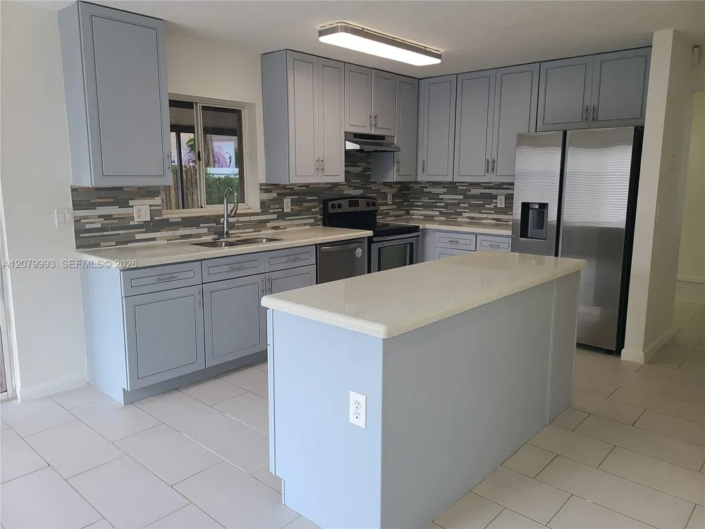 8820 SW 13th St Pembroke Pines, FL 33025