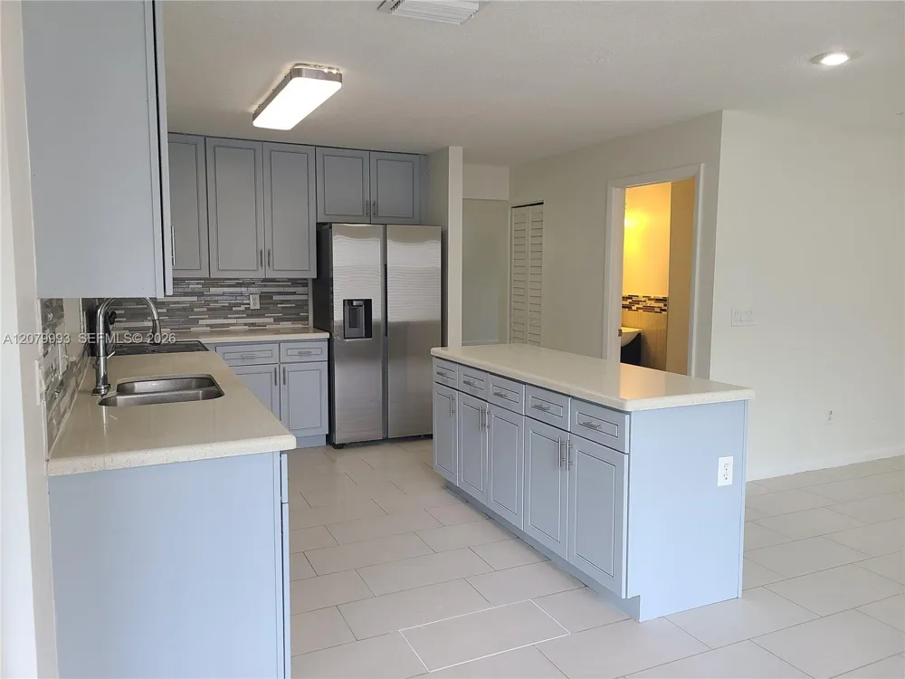 8820 SW 13th St Pembroke Pines, FL 33025