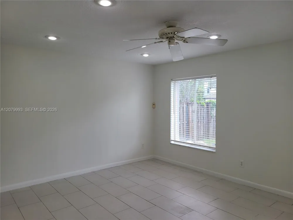 8820 SW 13th St Pembroke Pines, FL 33025