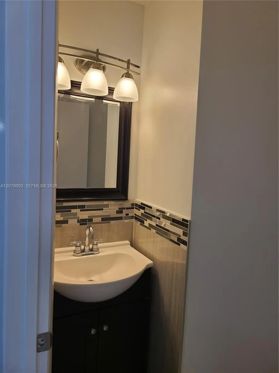 8820 SW 13th St Pembroke Pines, FL 33025