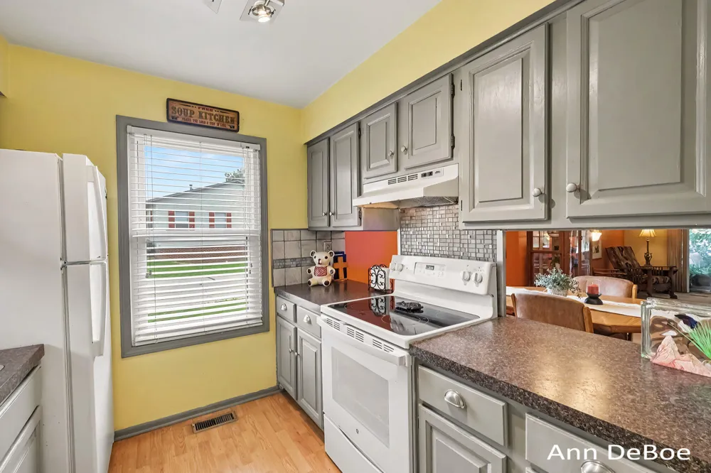 3250 Oxford Drive SE Kentwood City, MI 49512
