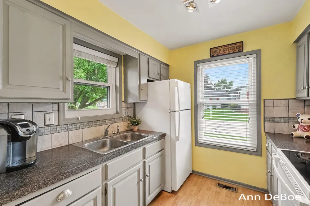 3250 Oxford Drive SE Kentwood City, MI 49512