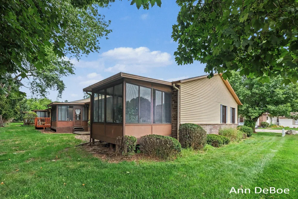3250 Oxford Drive SE Kentwood City, MI 49512