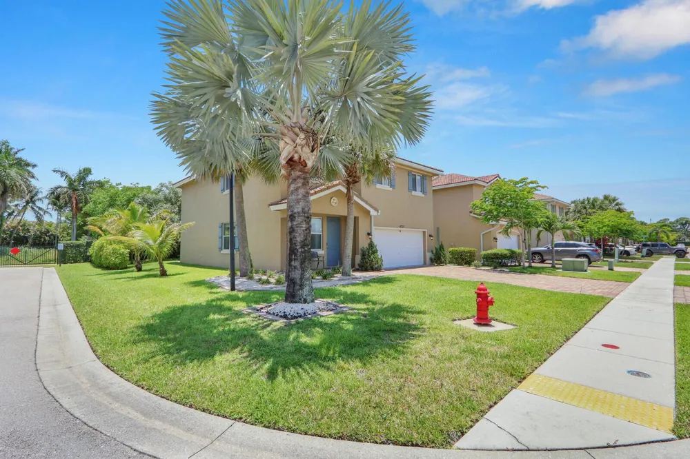 4701 Foxtail Palm Court 