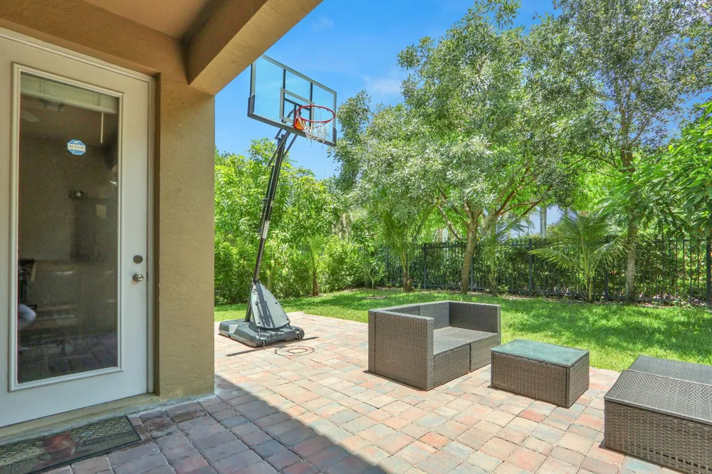 4701 Foxtail Palm Court 
