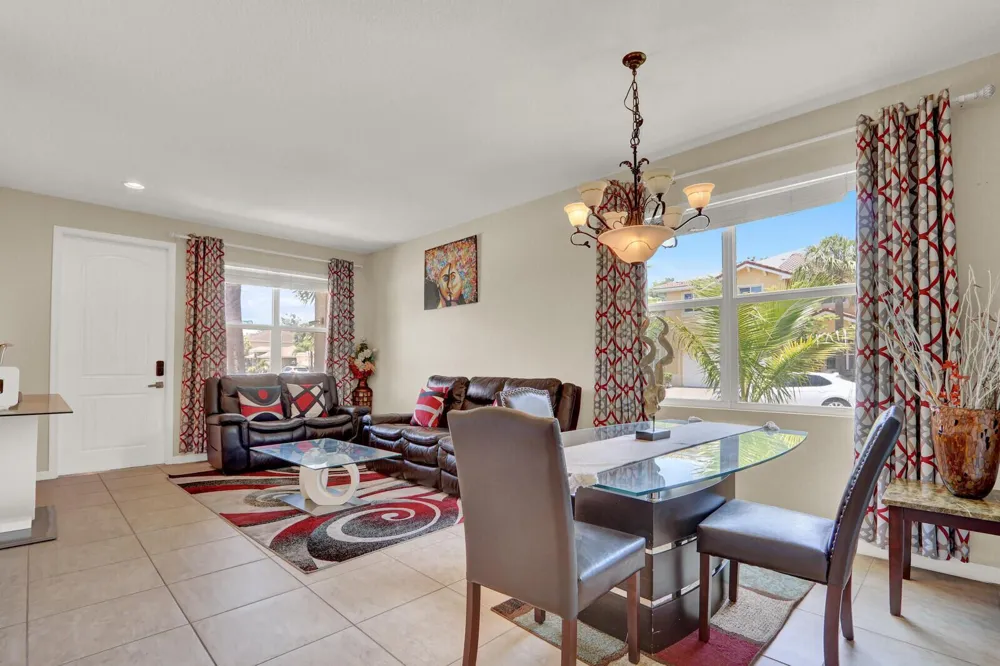 4701 Foxtail Palm Court 
