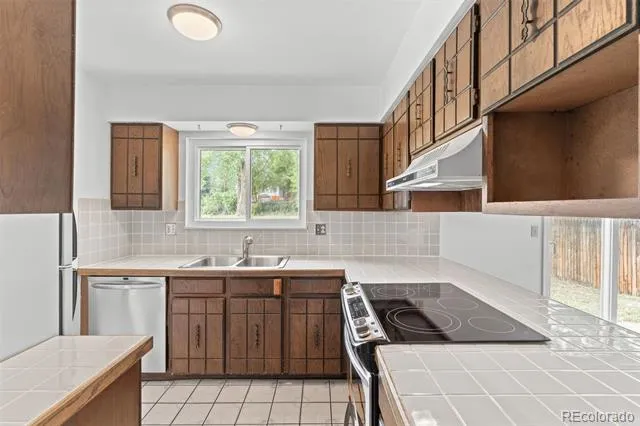 9424 W 75th Way Arvada, CO 80005