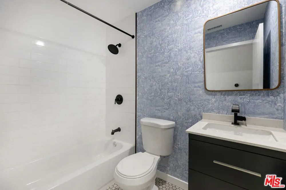 1213 El Paso Drive Los Angeles, CA 90065
