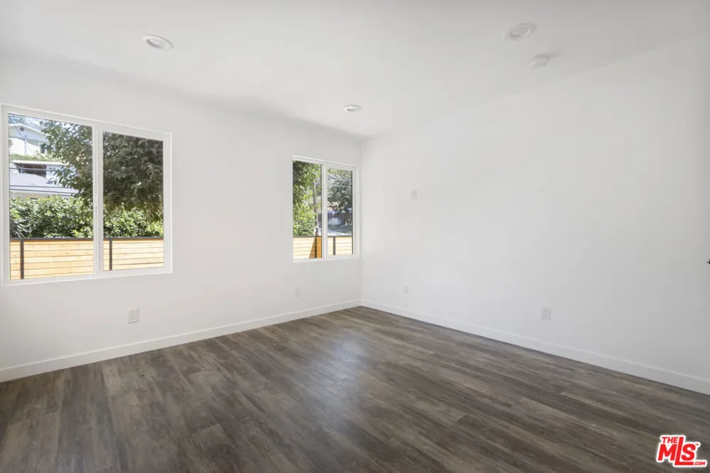 1213 El Paso Drive Los Angeles, CA 90065