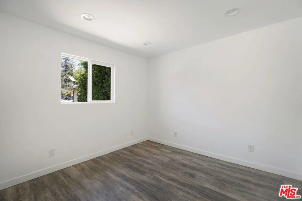 1213 El Paso Drive Los Angeles, CA 90065