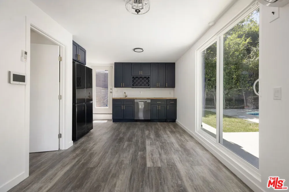 1213 El Paso Drive Los Angeles, CA 90065