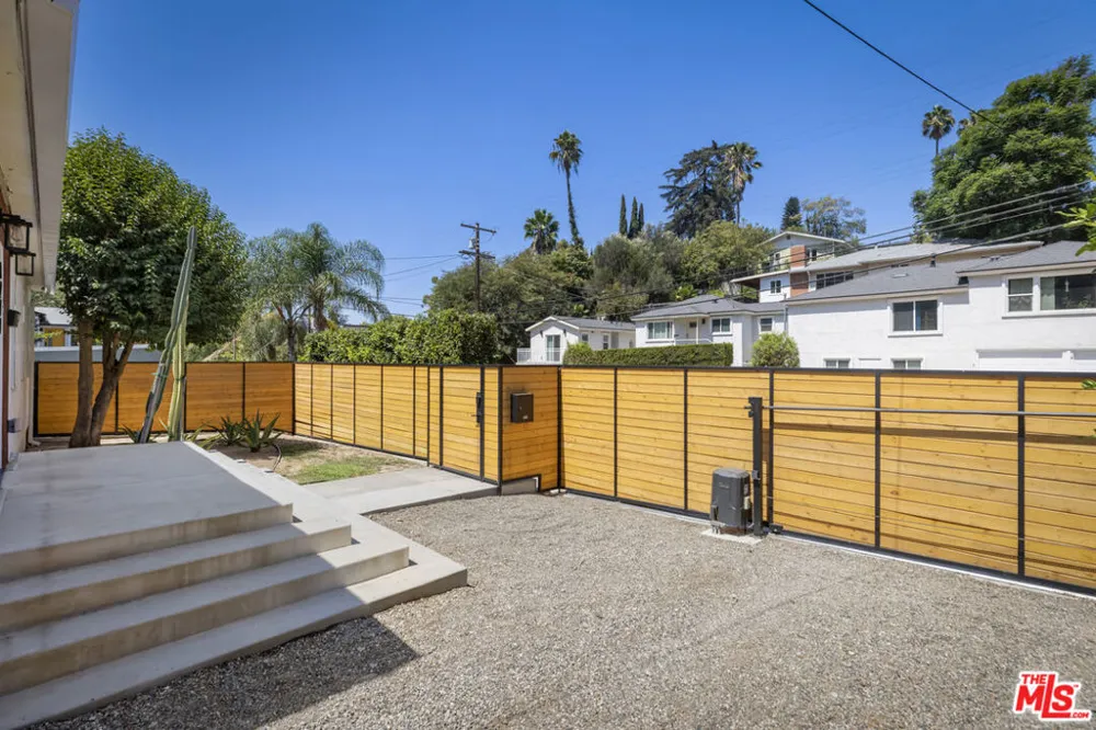 1213 El Paso Drive Los Angeles, CA 90065