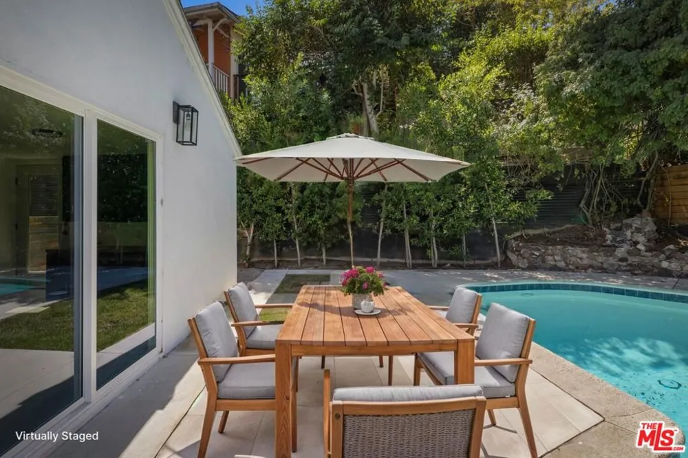 1213 El Paso Drive Los Angeles, CA 90065