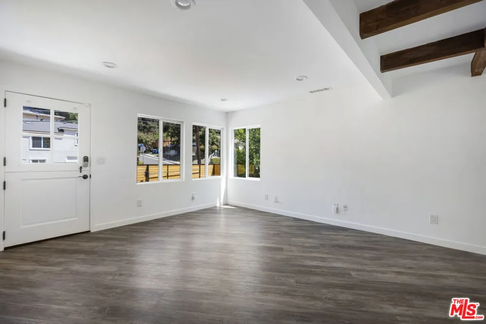 1213 El Paso Drive Los Angeles, CA 90065