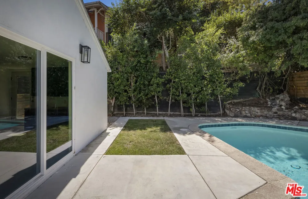 1213 El Paso Drive Los Angeles, CA 90065