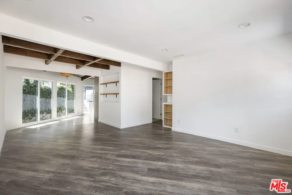 1213 El Paso Drive Los Angeles, CA 90065
