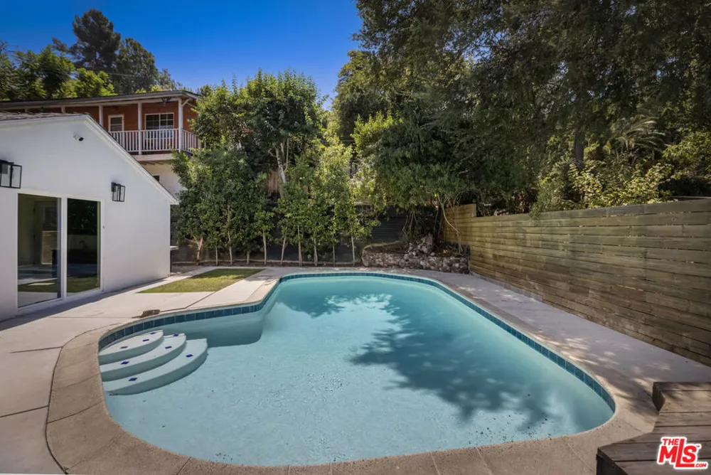 1213 El Paso Drive Los Angeles, CA 90065