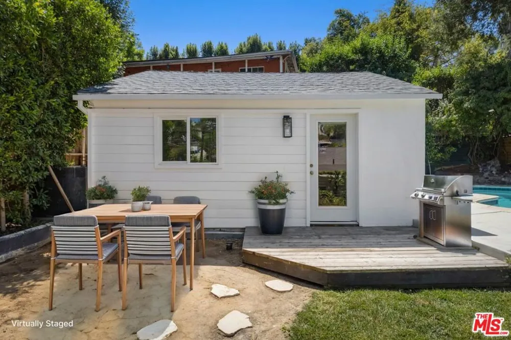 1213 El Paso Drive Los Angeles, CA 90065