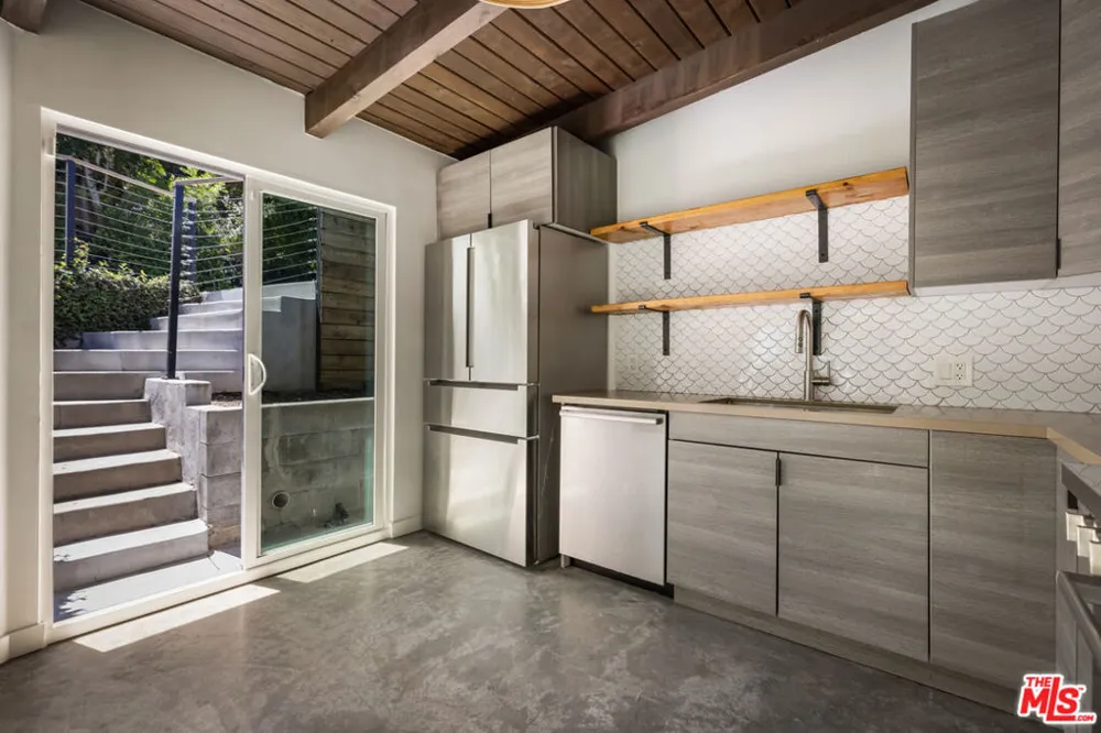 1213 El Paso Drive Los Angeles, CA 90065