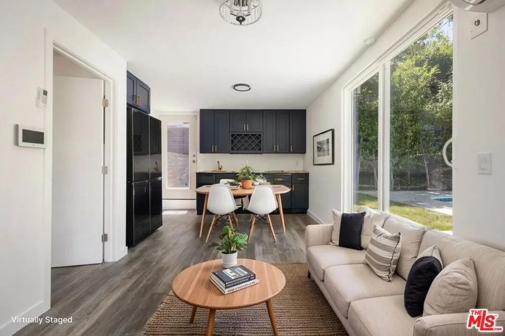 1213 El Paso Drive Los Angeles, CA 90065
