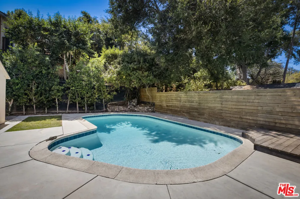 1213 El Paso Drive Los Angeles, CA 90065