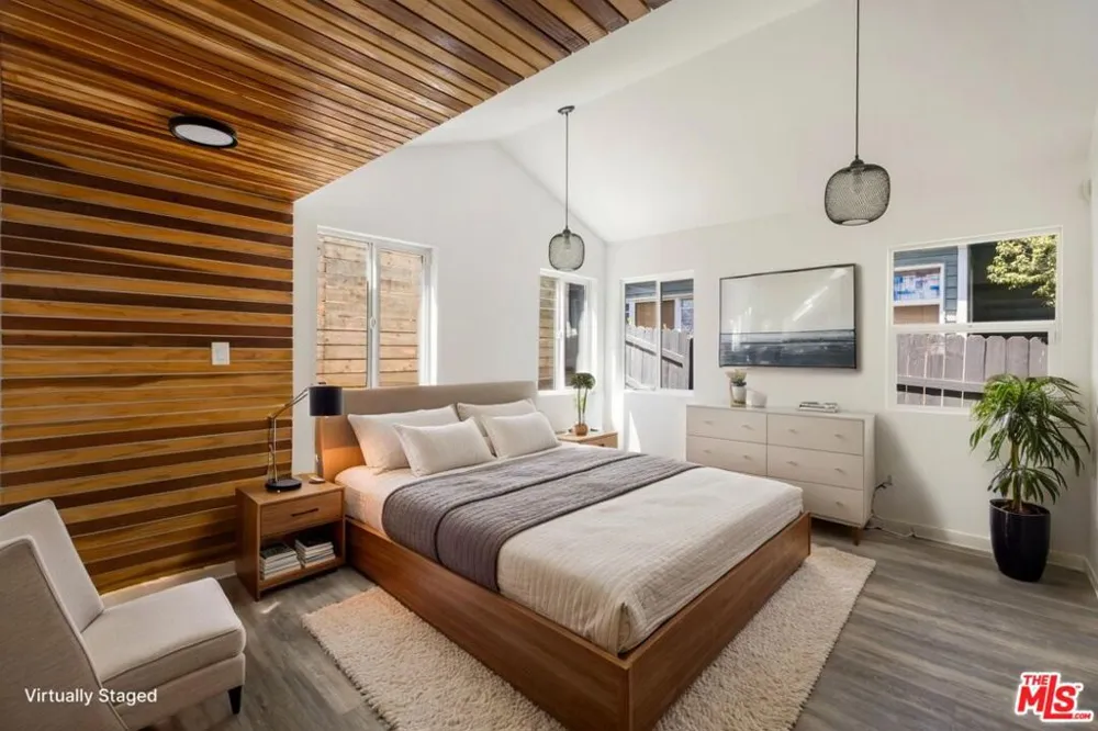 1213 El Paso Drive Los Angeles, CA 90065
