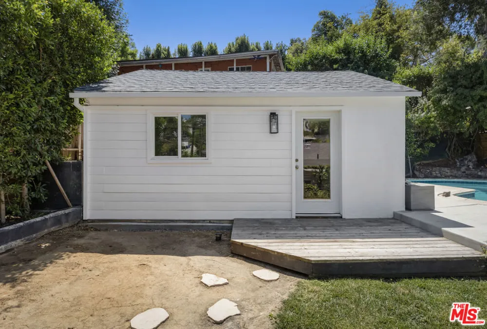 1213 El Paso Drive Los Angeles, CA 90065