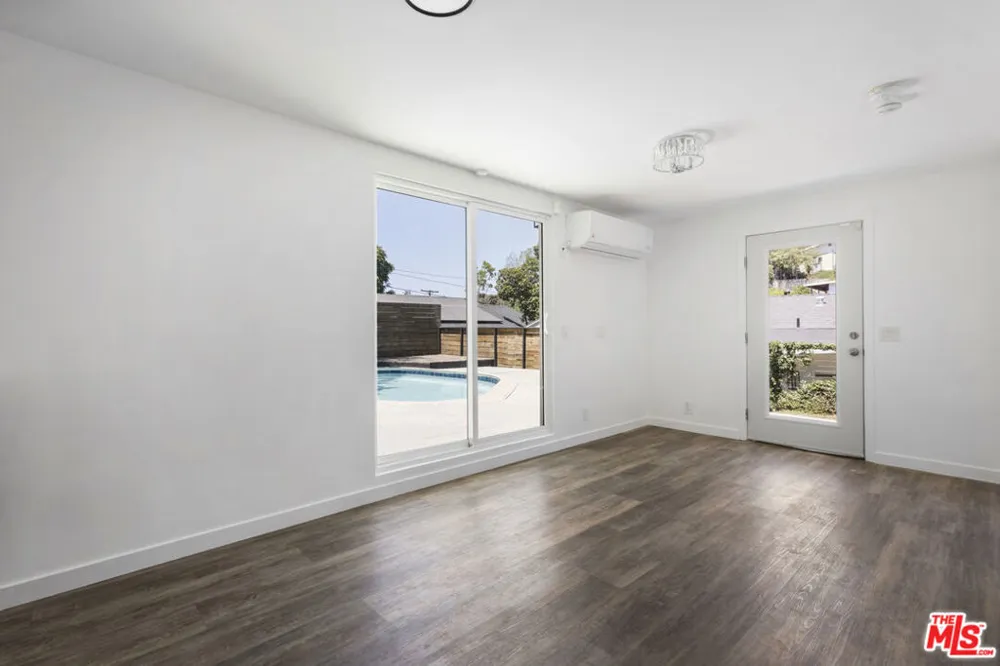1213 El Paso Drive Los Angeles, CA 90065
