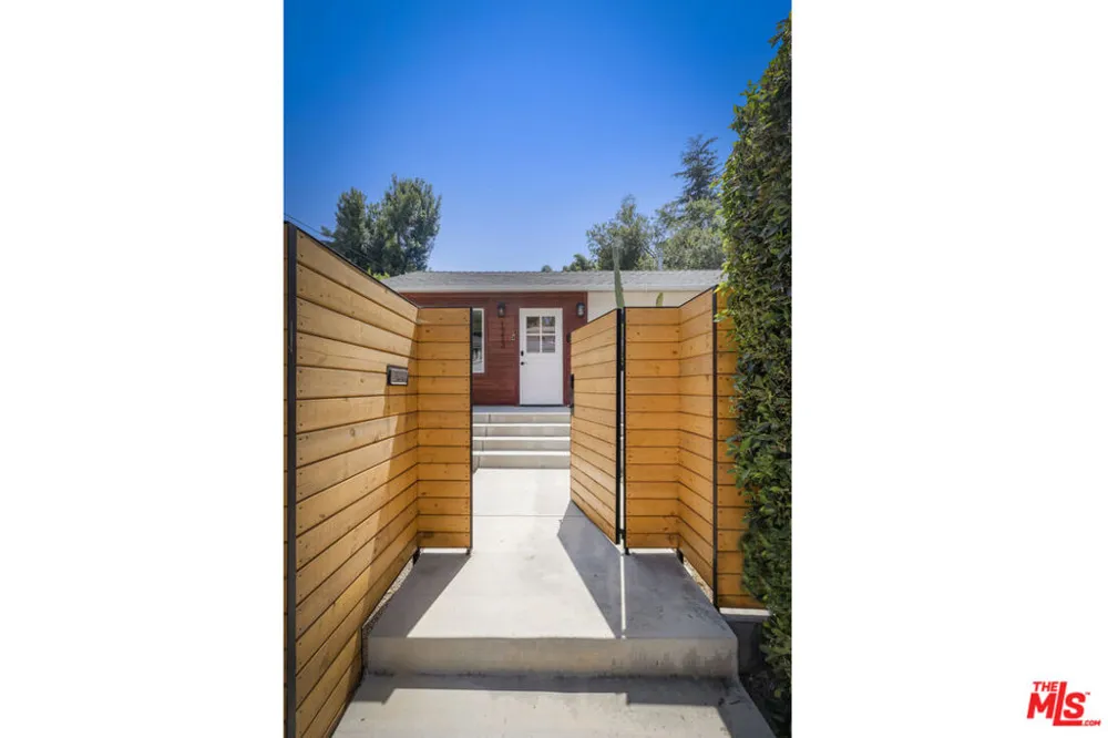 1213 El Paso Drive Los Angeles, CA 90065