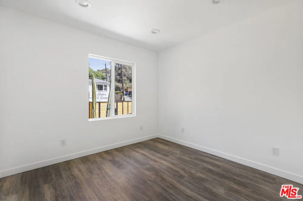 1213 El Paso Drive Los Angeles, CA 90065