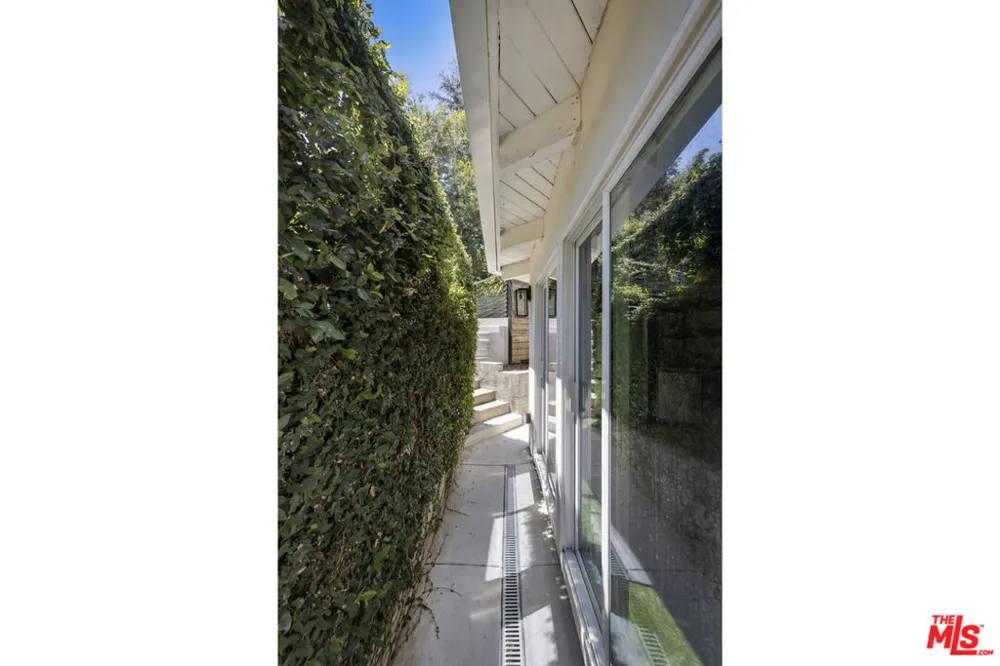 1213 El Paso Drive Los Angeles, CA 90065