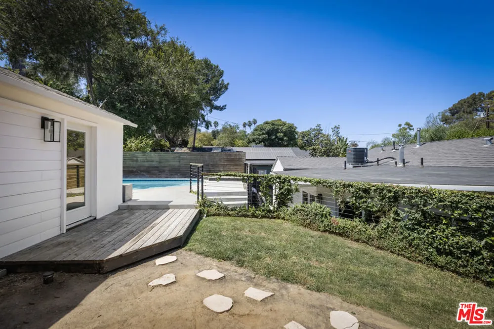 1213 El Paso Drive Los Angeles, CA 90065