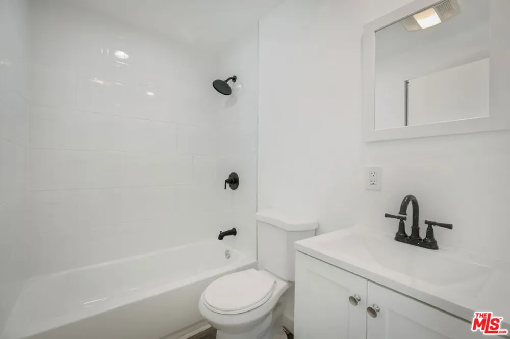 1213 El Paso Drive Los Angeles, CA 90065