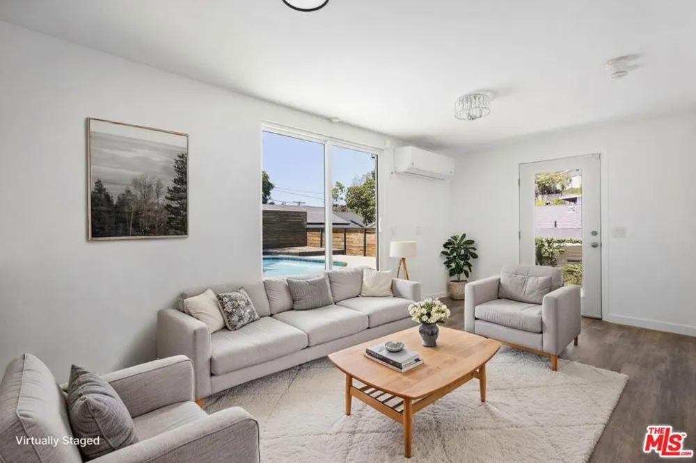 1213 El Paso Drive Los Angeles, CA 90065