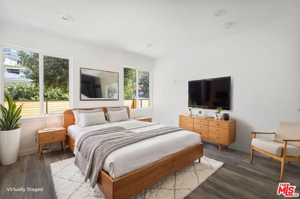 1213 El Paso Drive Los Angeles, CA 90065