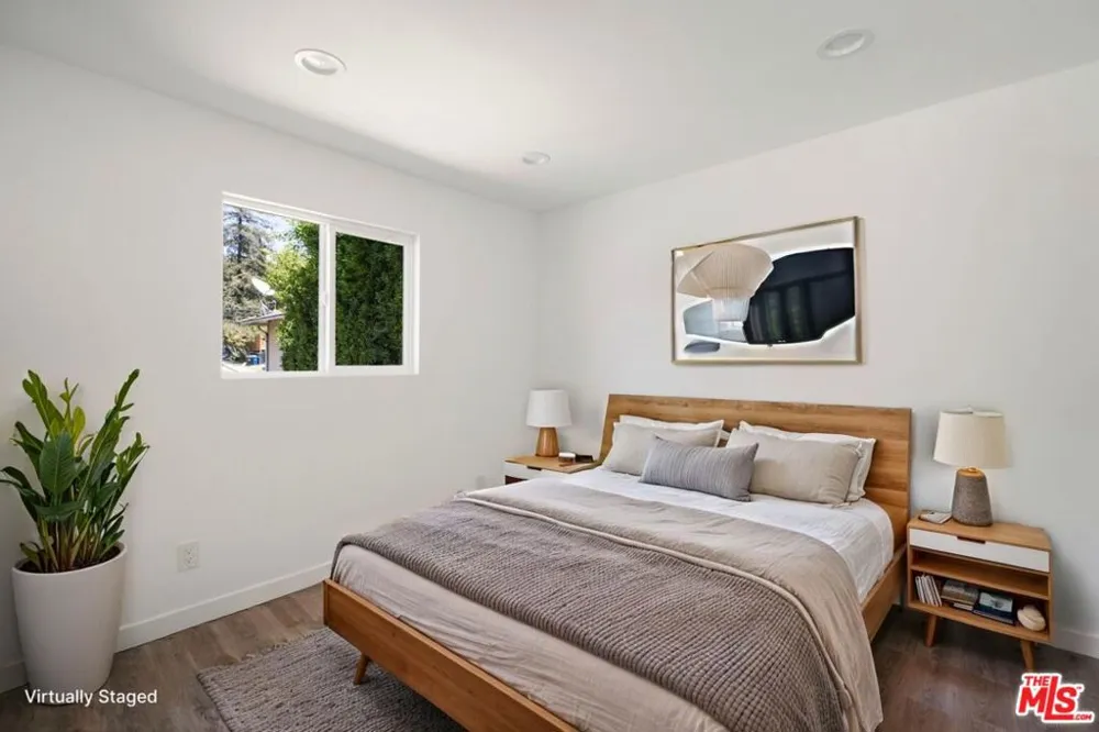 1213 El Paso Drive Los Angeles, CA 90065