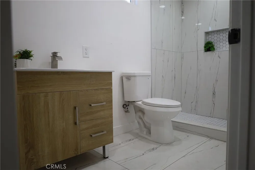 742 Simmons Los Angeles, CA 90022