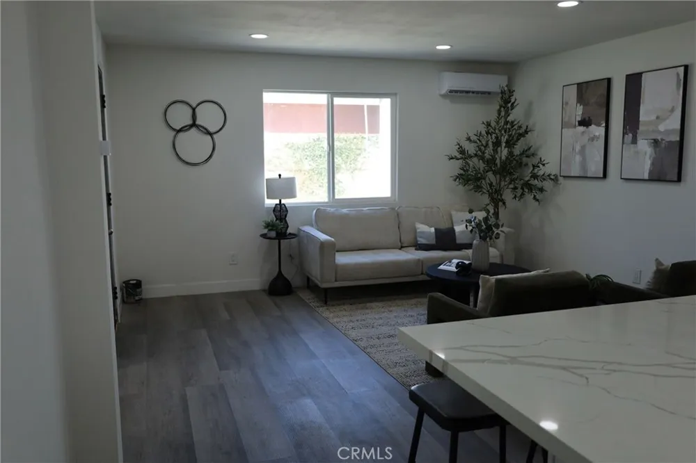 742 Simmons Los Angeles, CA 90022