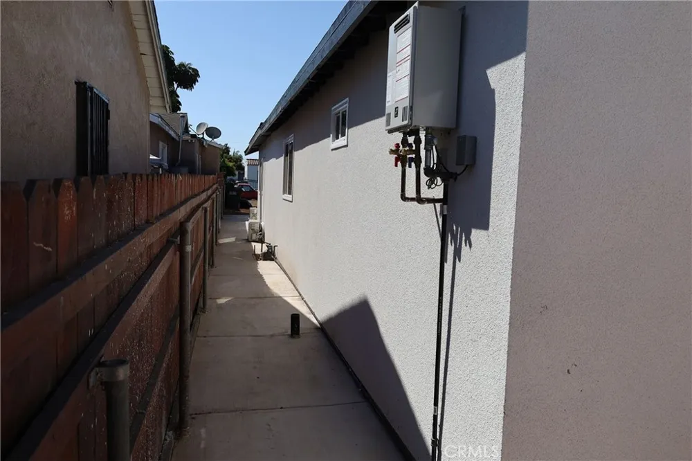 742 Simmons Los Angeles, CA 90022