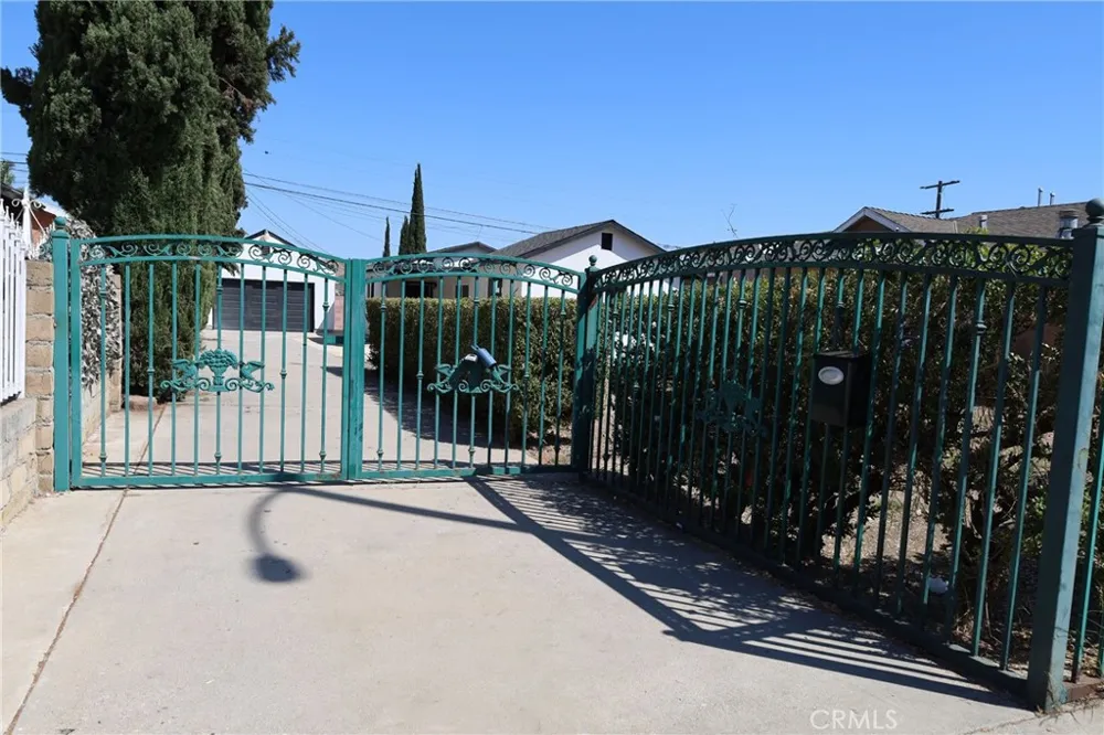 742 Simmons Los Angeles, CA 90022