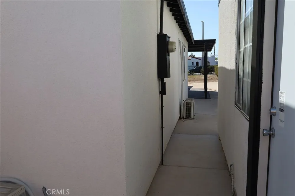 742 Simmons Los Angeles, CA 90022