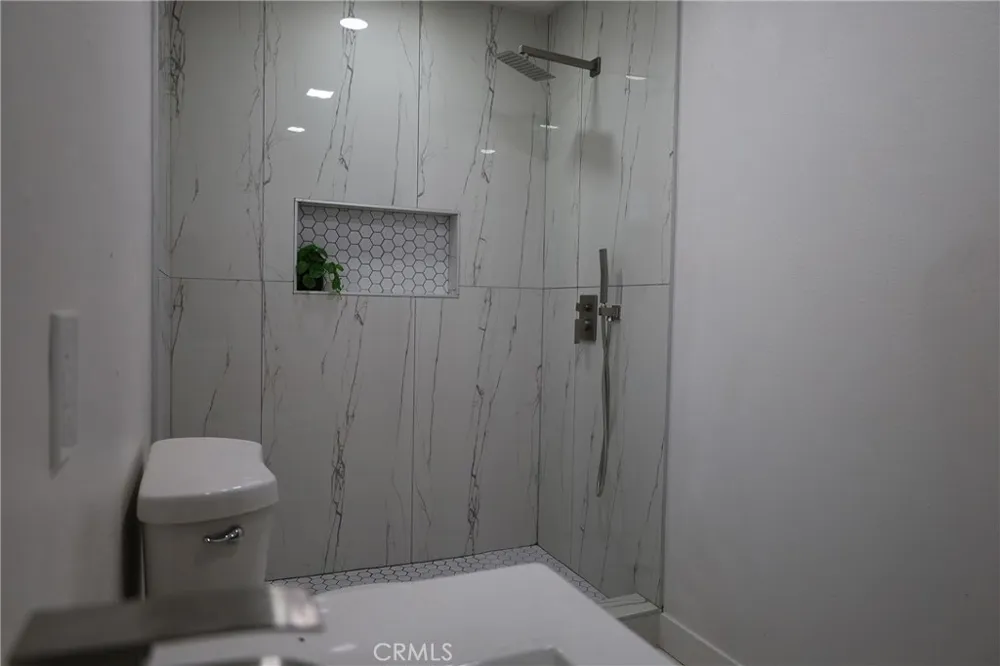 742 Simmons Los Angeles, CA 90022