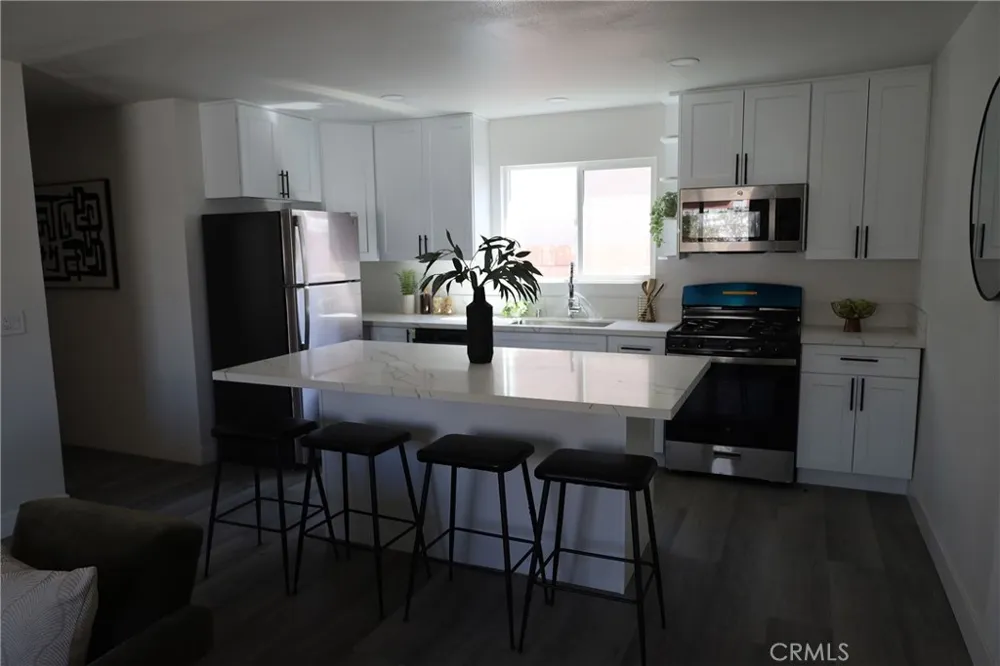 742 Simmons Los Angeles, CA 90022