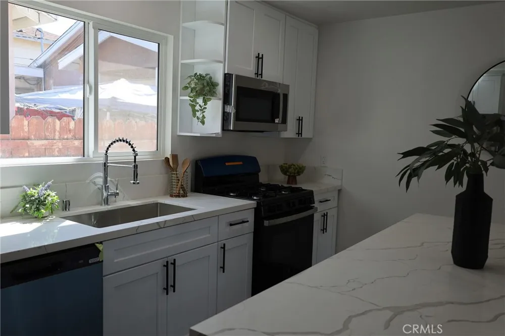 742 Simmons Los Angeles, CA 90022