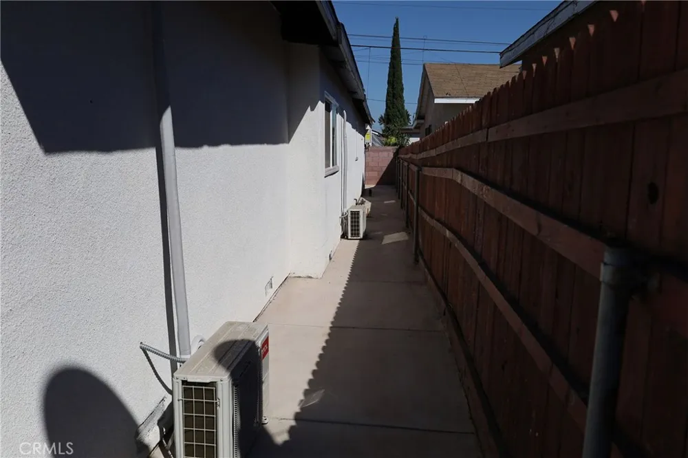742 Simmons Los Angeles, CA 90022