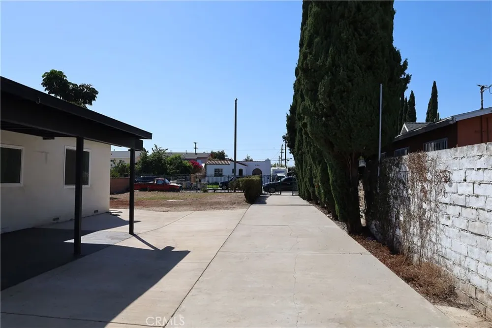 742 Simmons Los Angeles, CA 90022